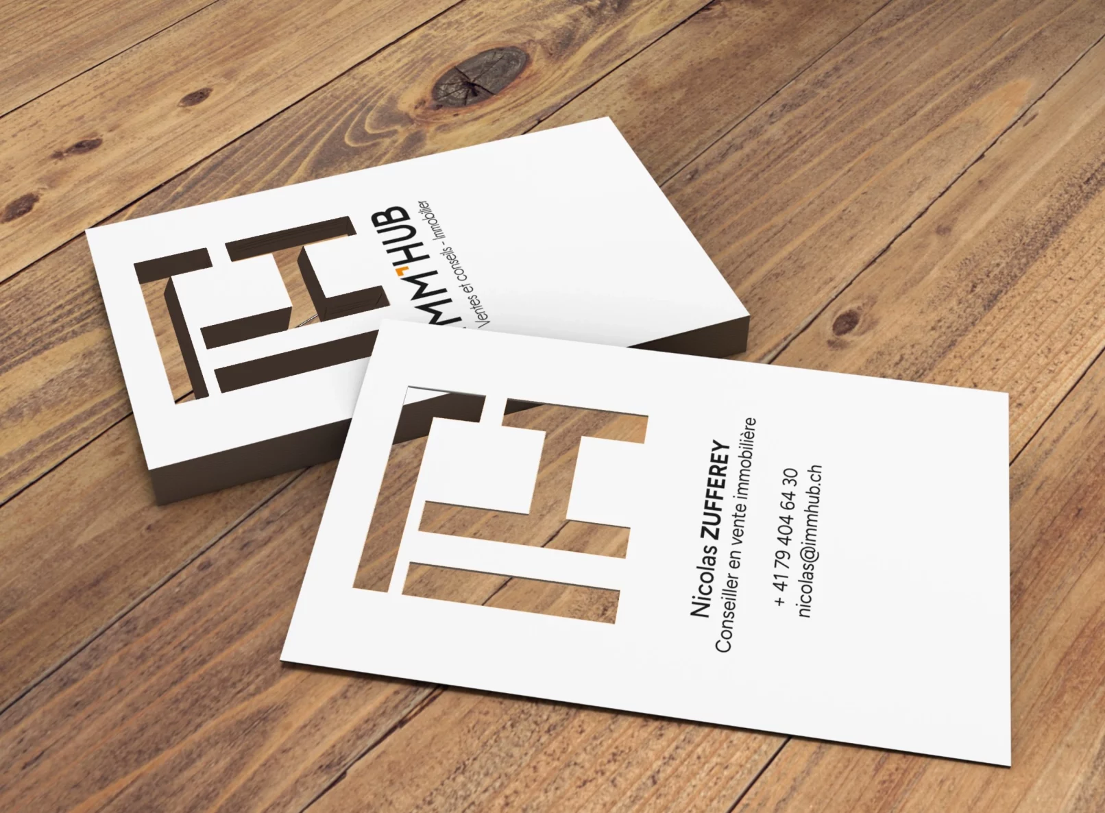 carte de visite, découpe laser Imm'Hub vente immobilier Valais